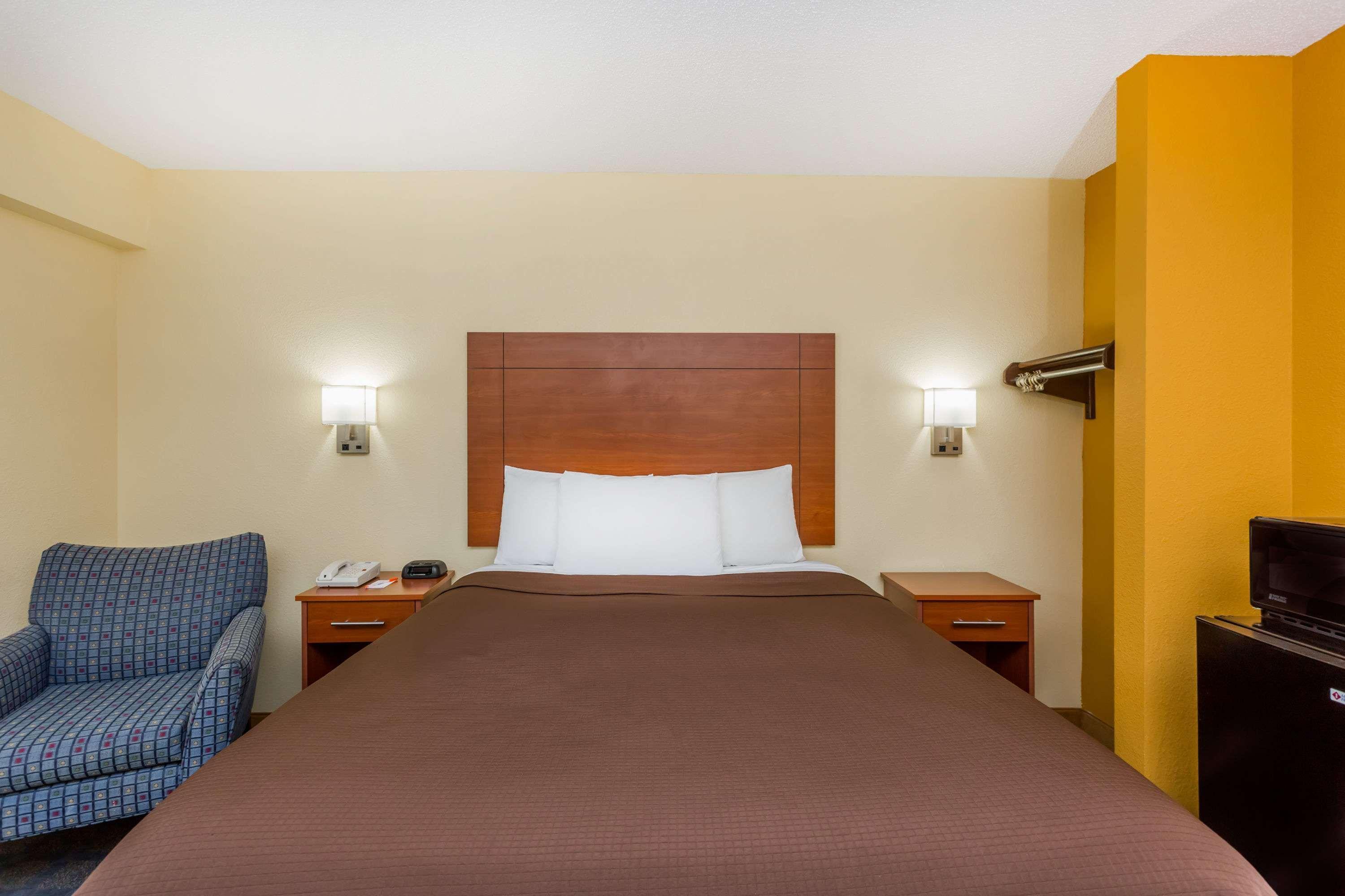 Howard Johnson By Wyndham Spartanburg Expo Center Esterno foto