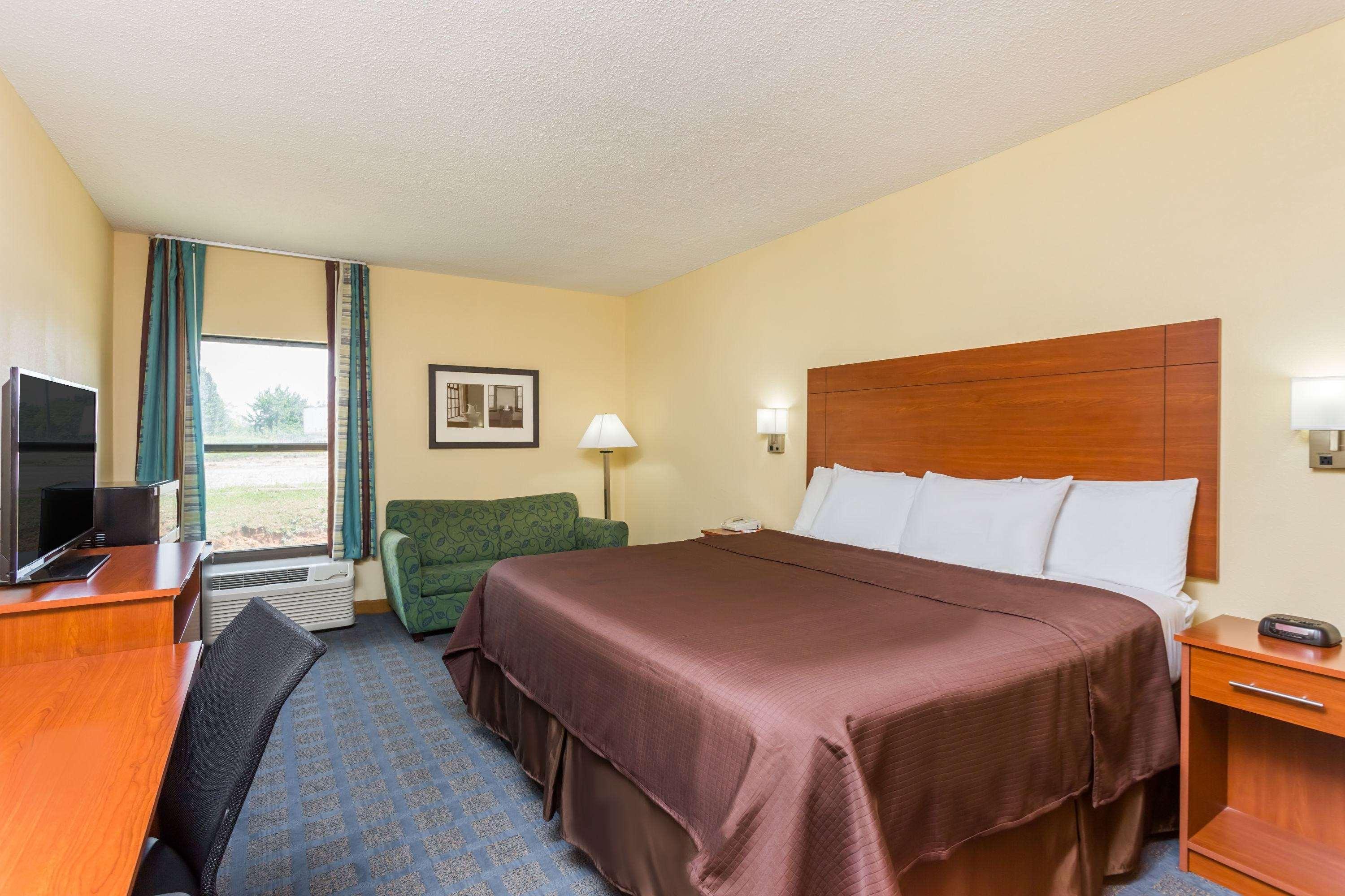 Howard Johnson By Wyndham Spartanburg Expo Center Esterno foto