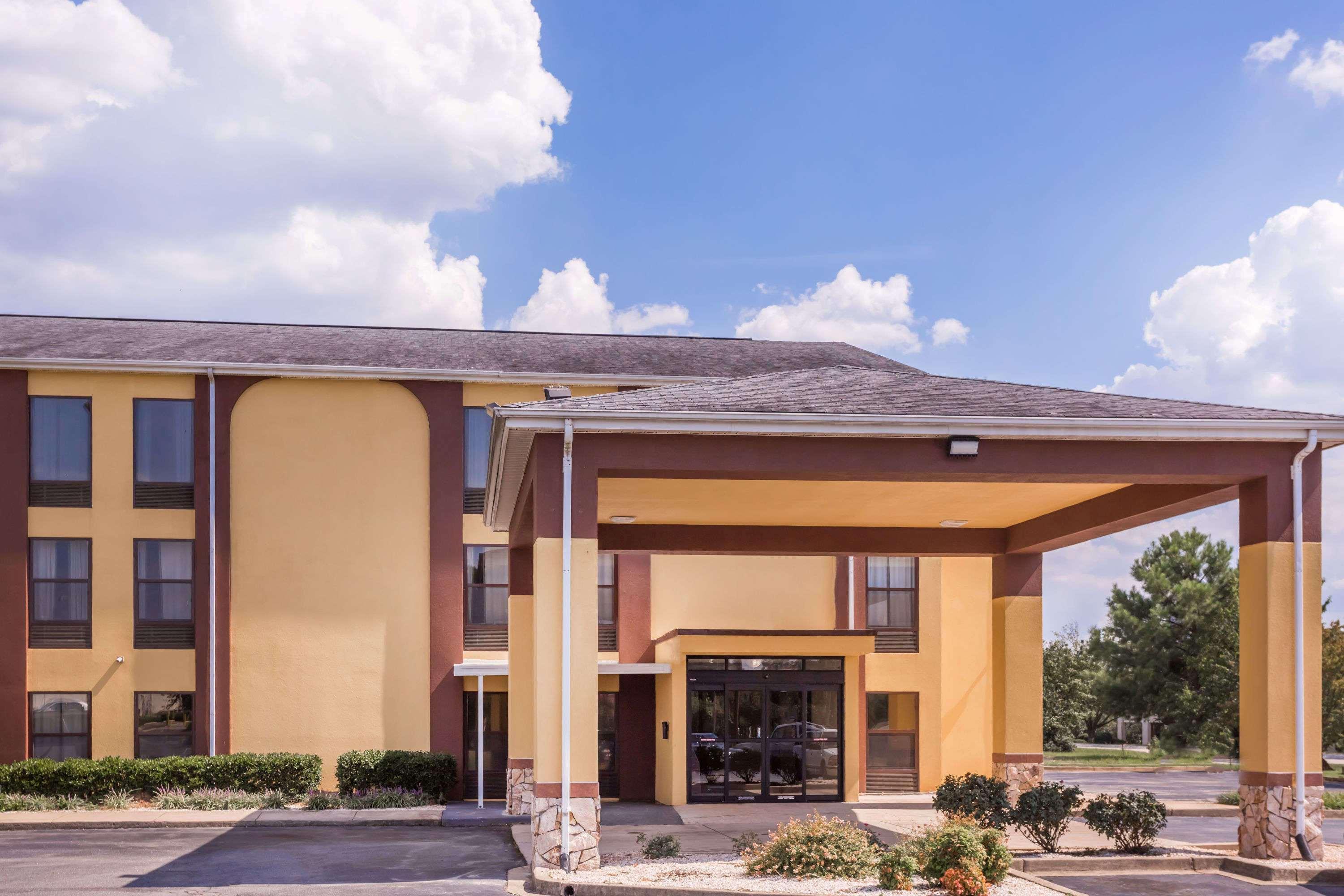 Howard Johnson By Wyndham Spartanburg Expo Center Esterno foto